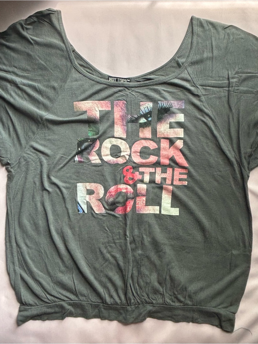 Hot Topic Gray Short Sleeve Graphic Tee with Multicolor Print